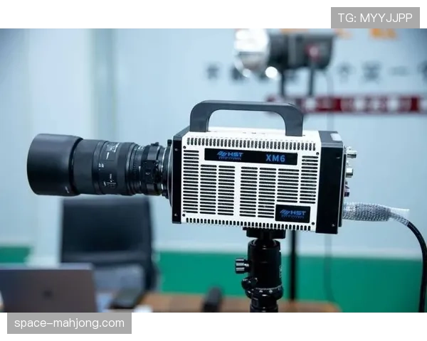 开赛前两小时：场地管理团队校准地板传感器与多个高速摄像机的最后调试